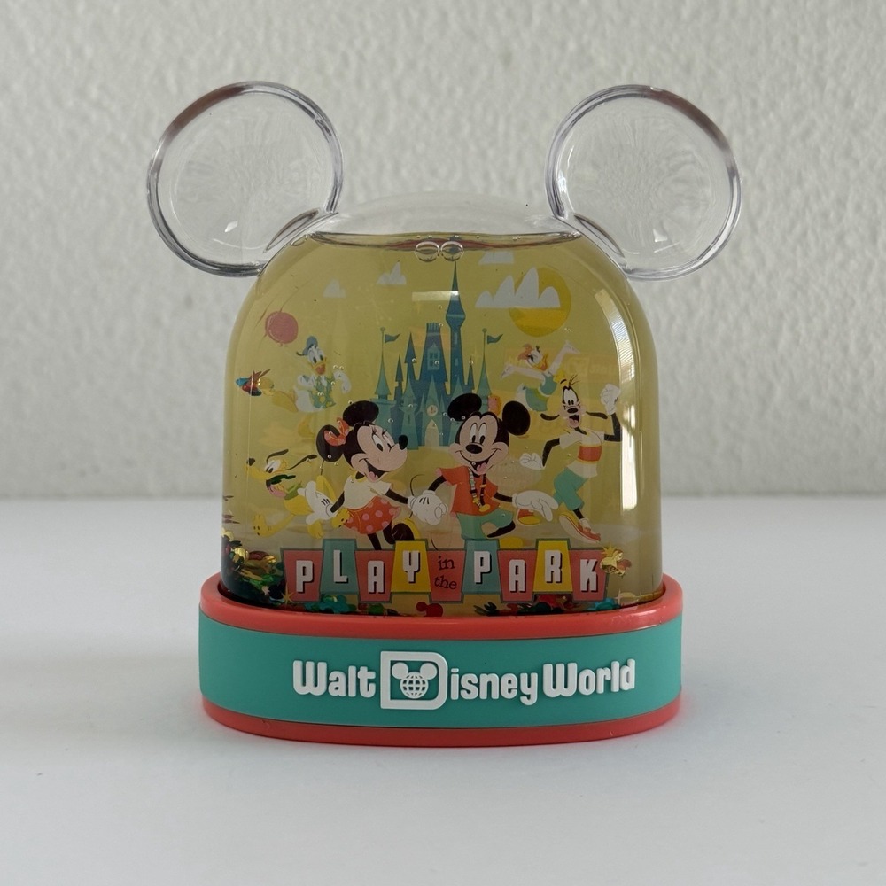 Walt Disney World Play in the Park Plastic Snow Globe Mickey‎ Minnie